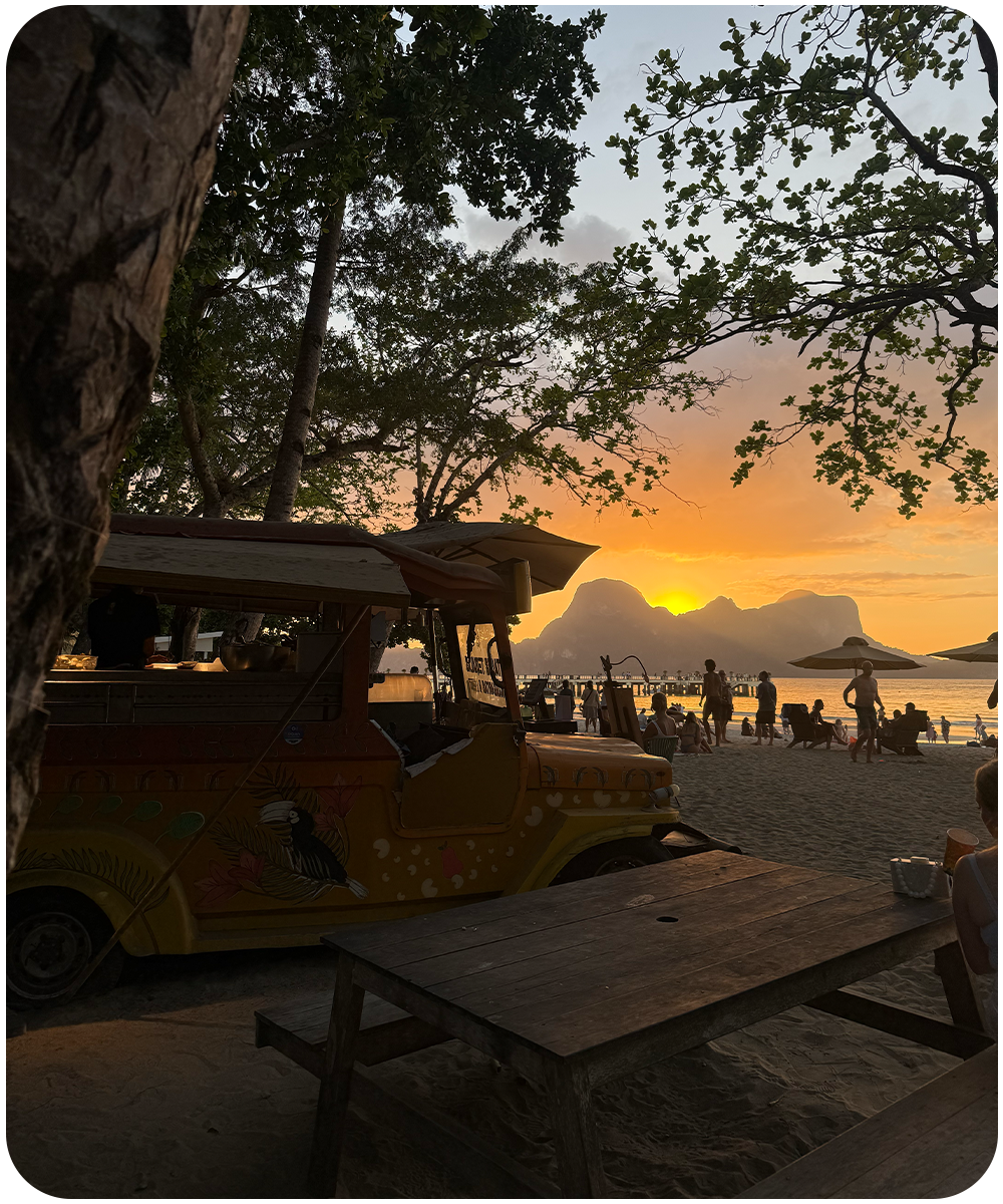 Zonsondergang op Lio Beach in El Nido