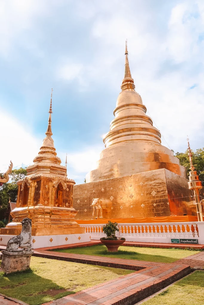 Gouden tempelstoepa in Chiang Mai in Thailand