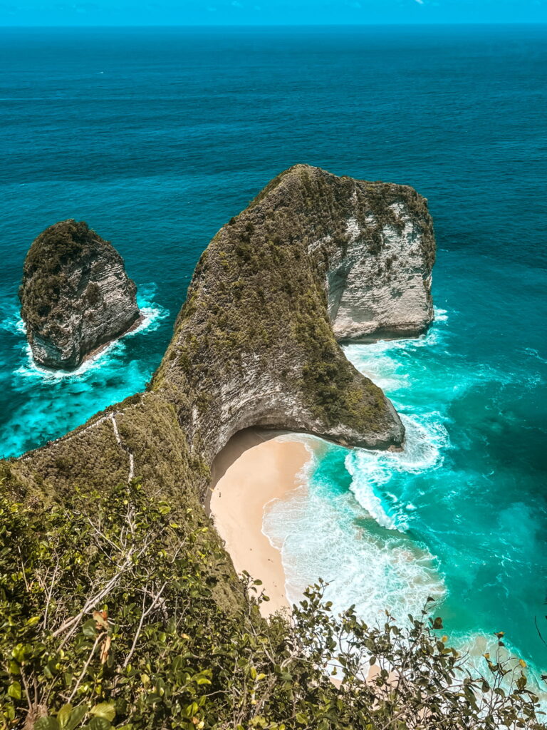 Kelingking Beach met de markante groene klif op Nusa Penida